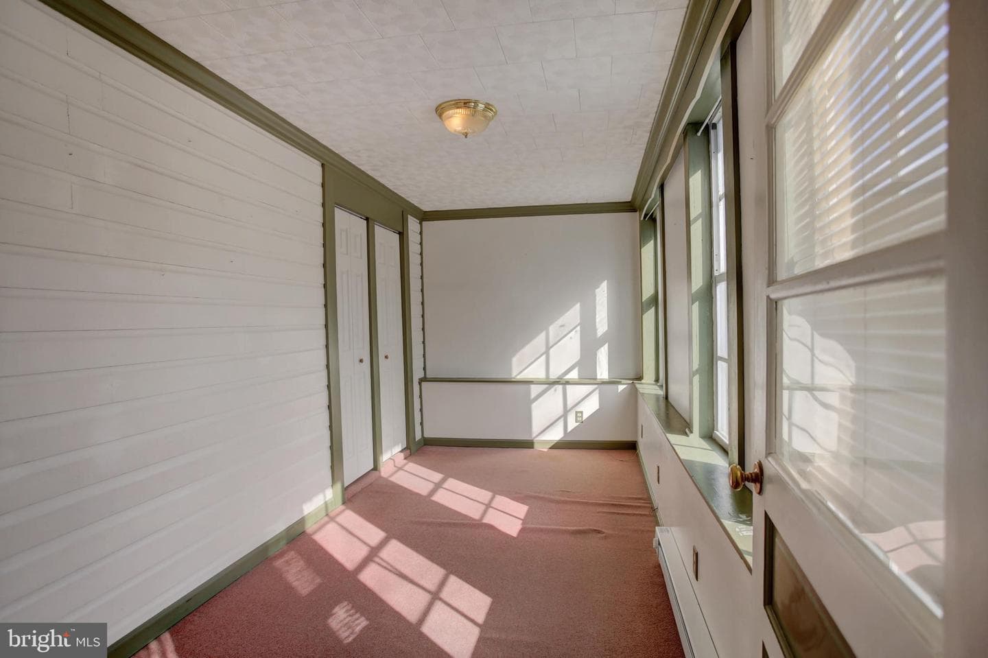 470 E King Street photo 4