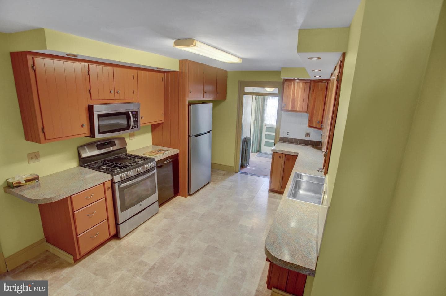 470 E King Street photo 9