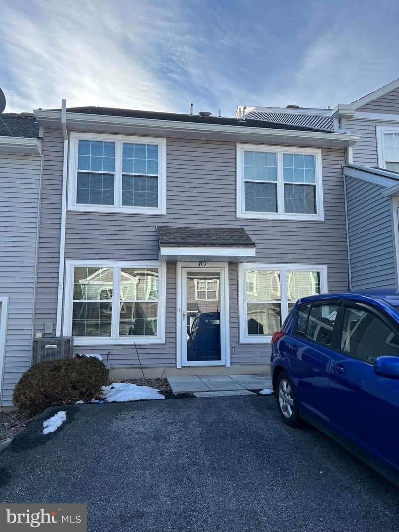 82 Courtyard Drive photo 1