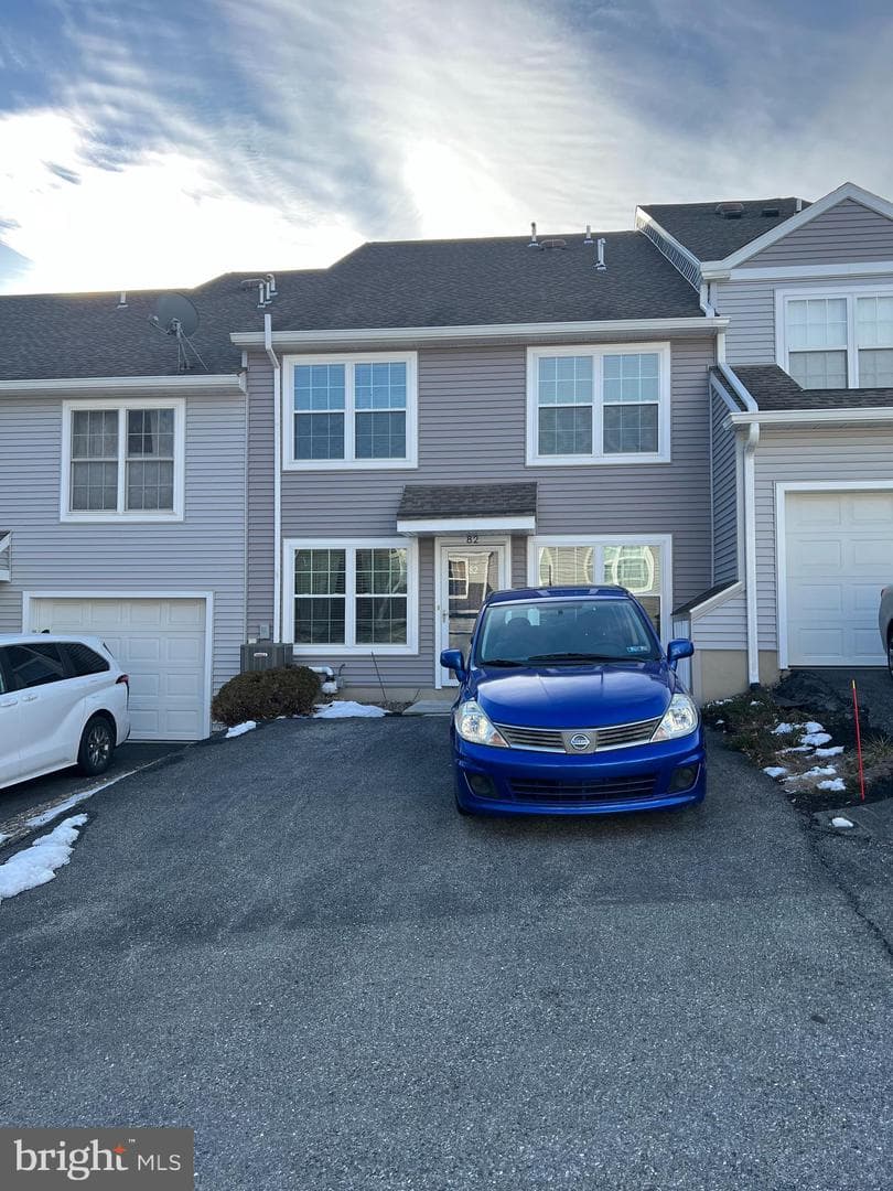 82 Courtyard Drive photo 2