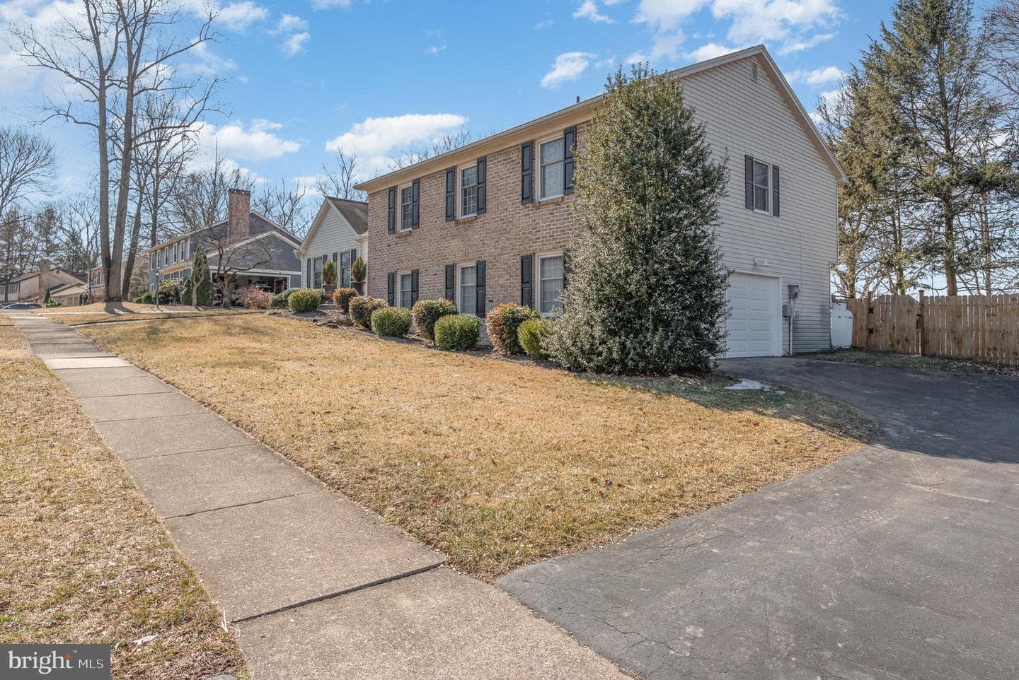 474 Woodcrest Drive photo 2