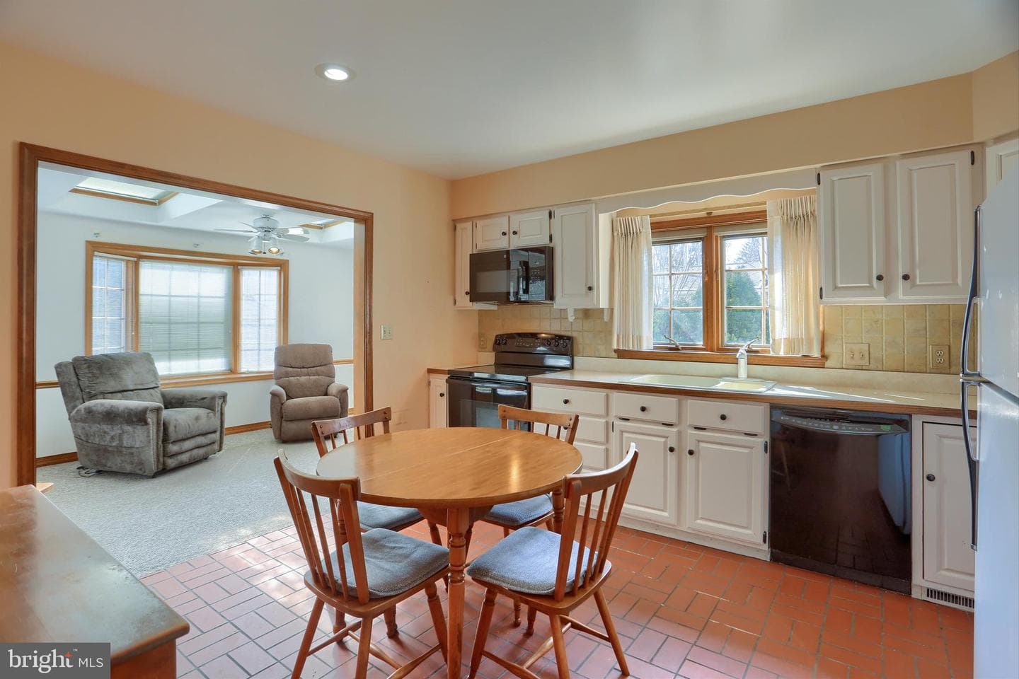 2929 Logan Street photo 4