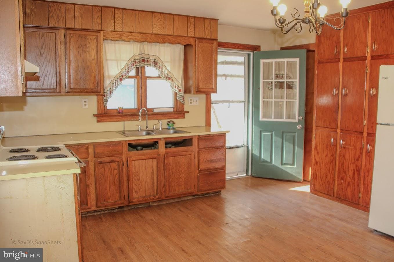 101 E Perry Street photo 11