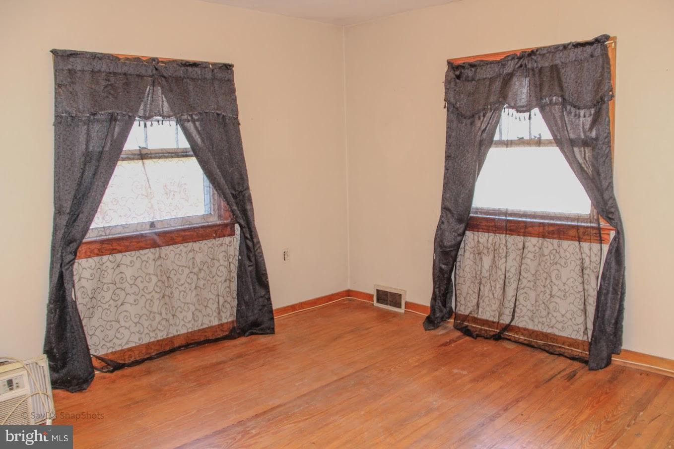 101 E Perry Street photo 13