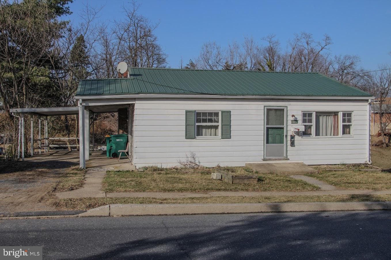 101 E Perry Street photo 2