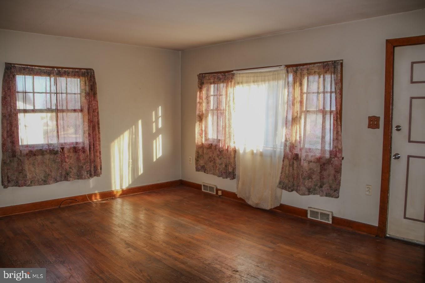 101 E Perry Street photo 8