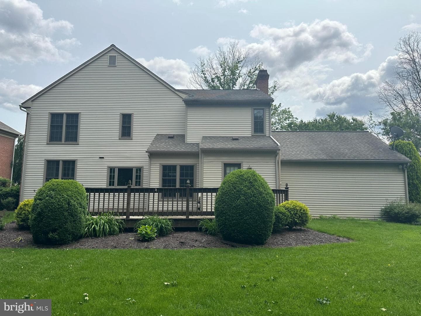203 Saint James Court photo 2