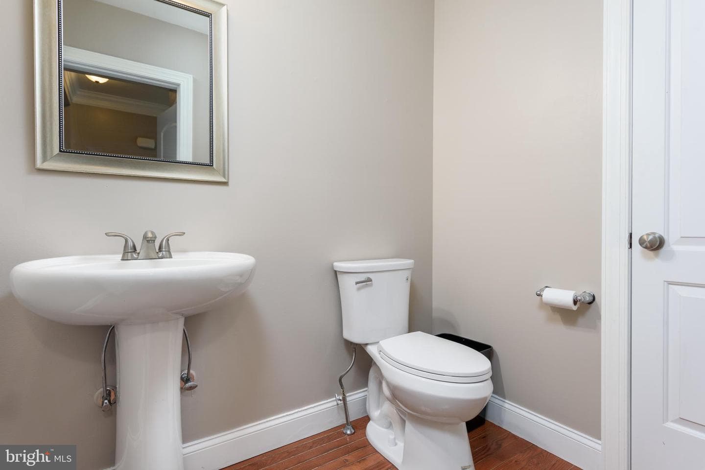 10 Jamestown Square photo 13