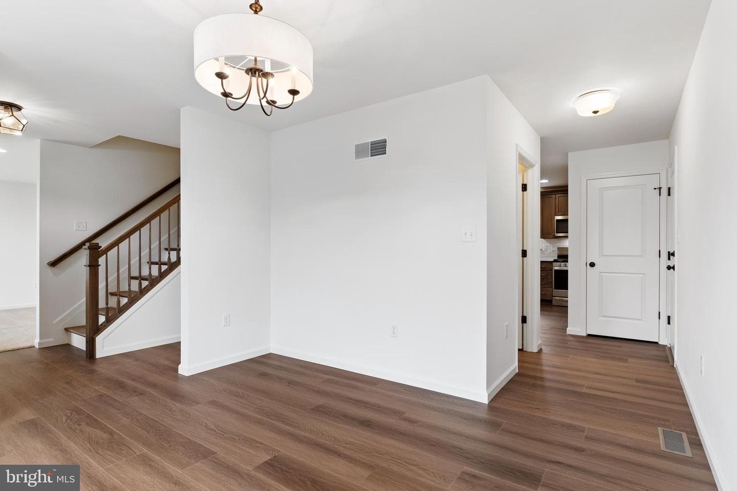 25 Essex Drive photo 5