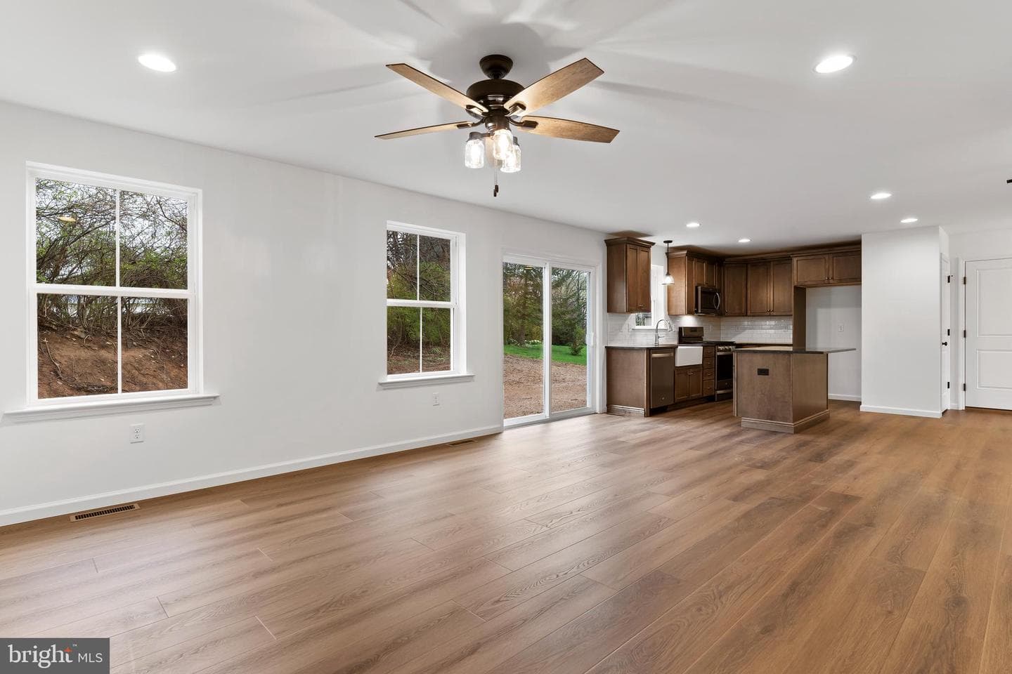 25 Essex Drive photo 8