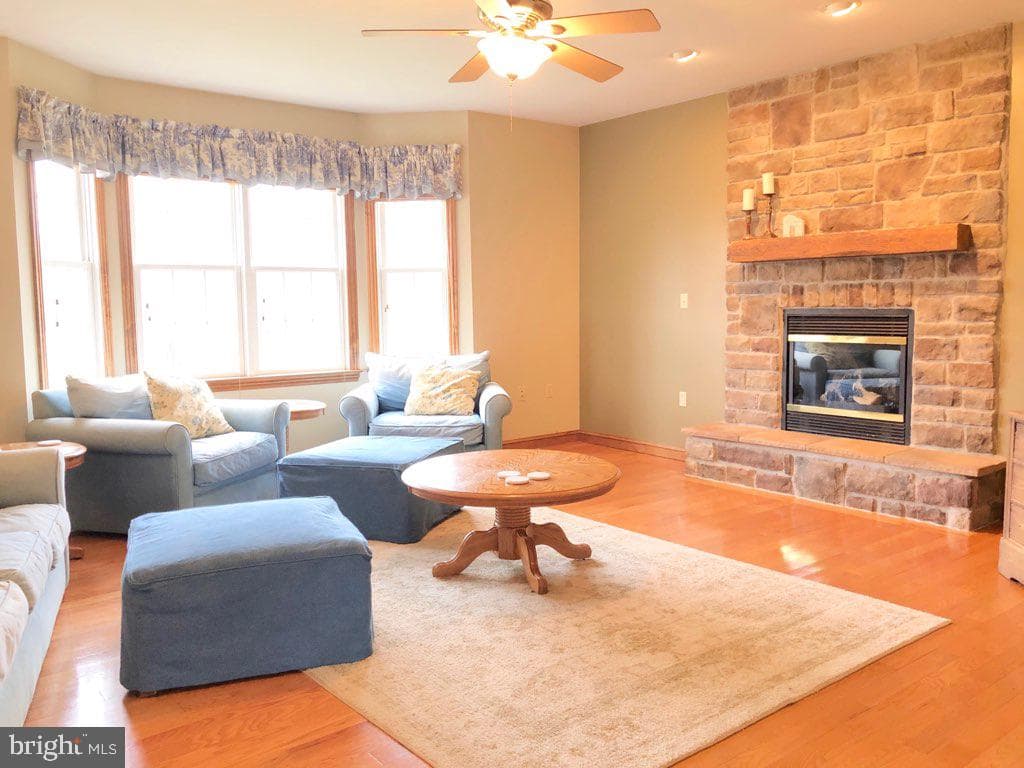 118 Shirley Lane photo 3