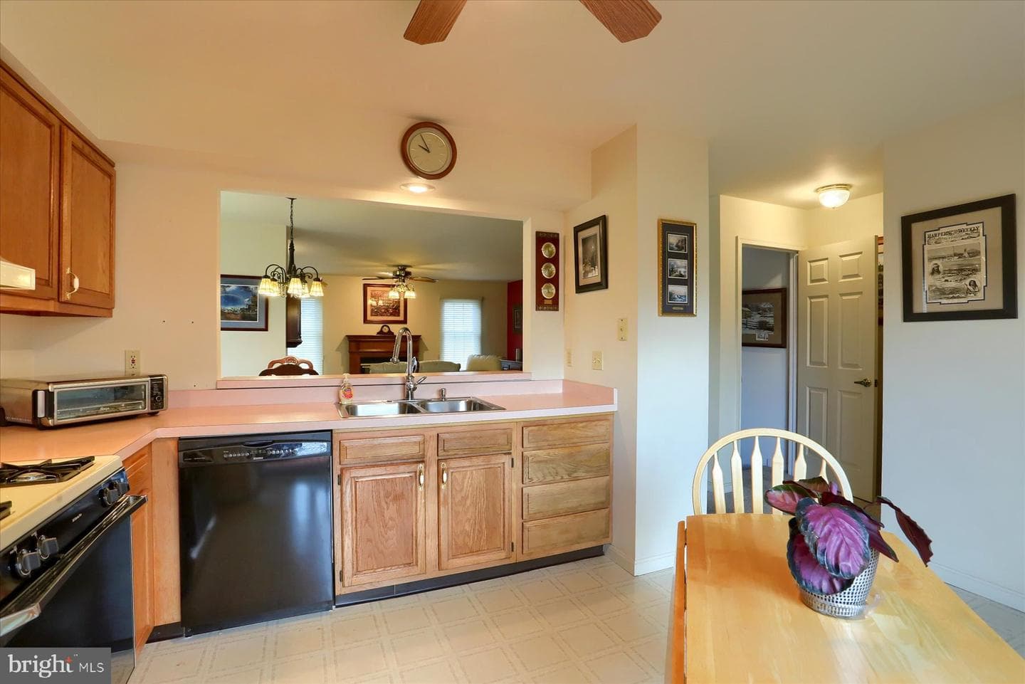 5566 Moreland Court photo 11