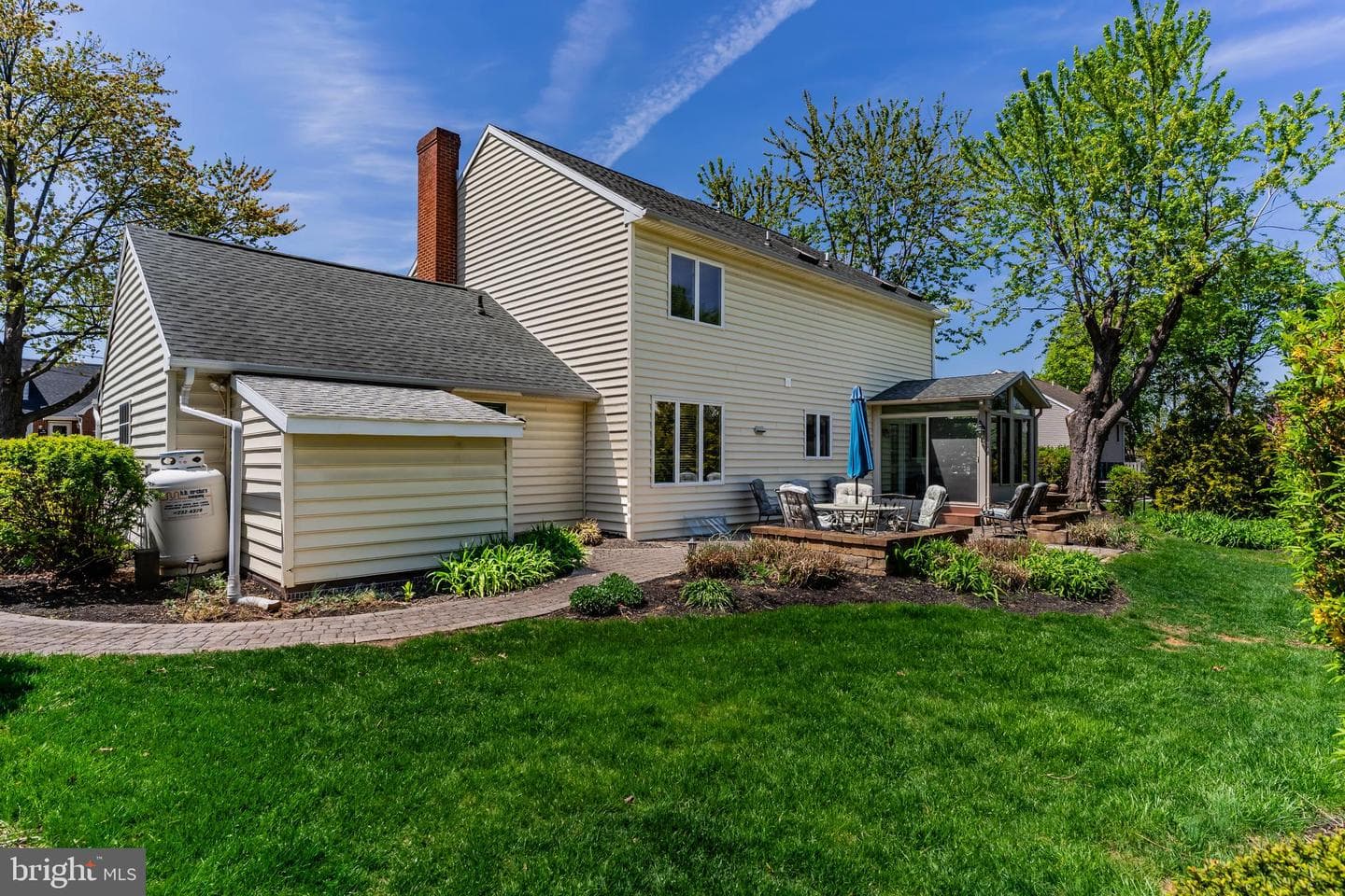 497 Glenn Street photo 4