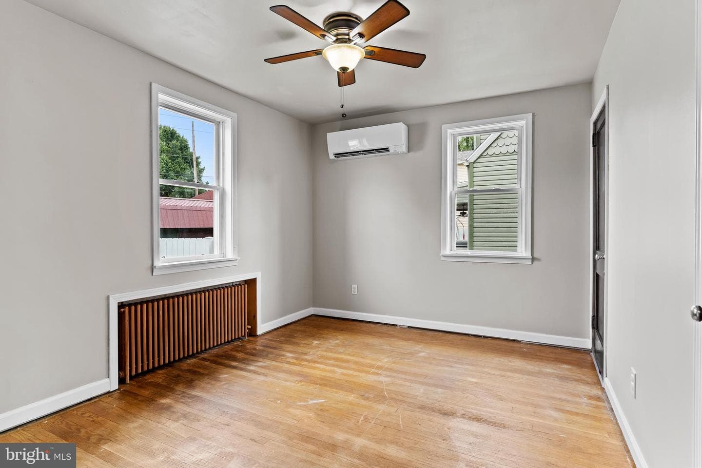 439 N East Street photo 11