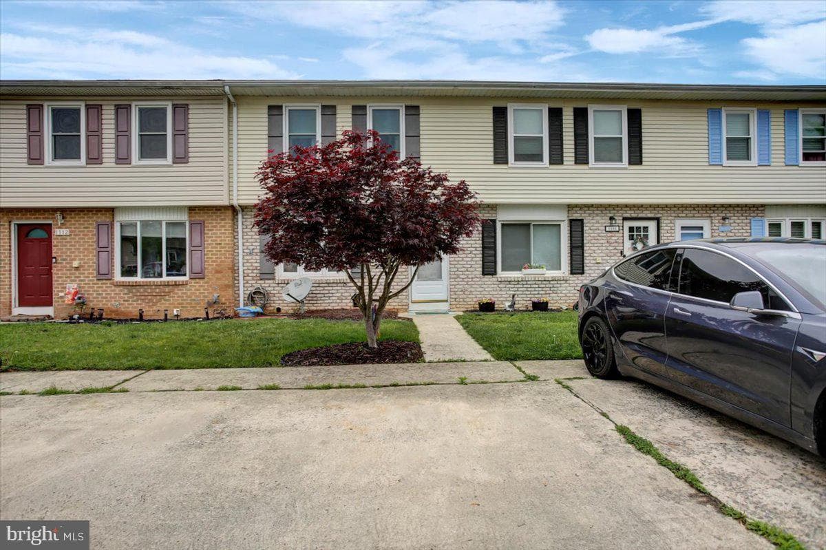 1110 Pheasant Drive N photo 2