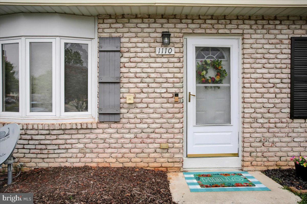 1110 Pheasant Drive N photo 4