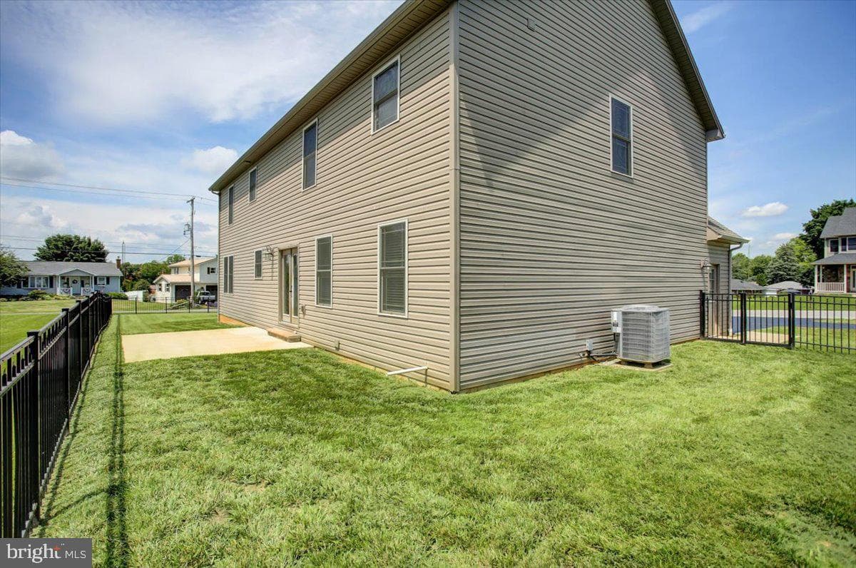 5 Bristol Avenue photo 36