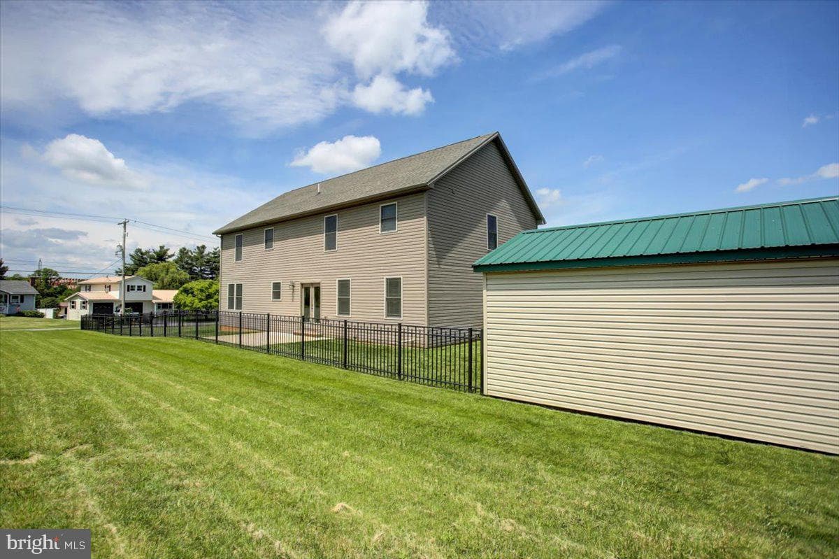 5 Bristol Avenue photo 37