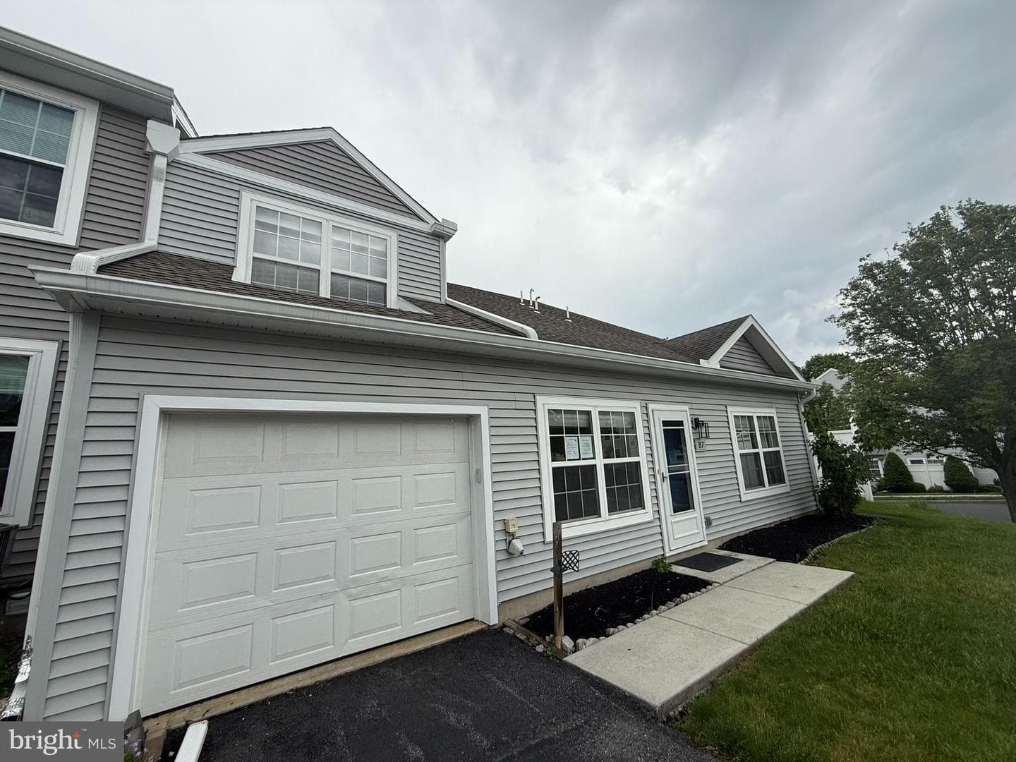 87 Courtyard Drive photo 3