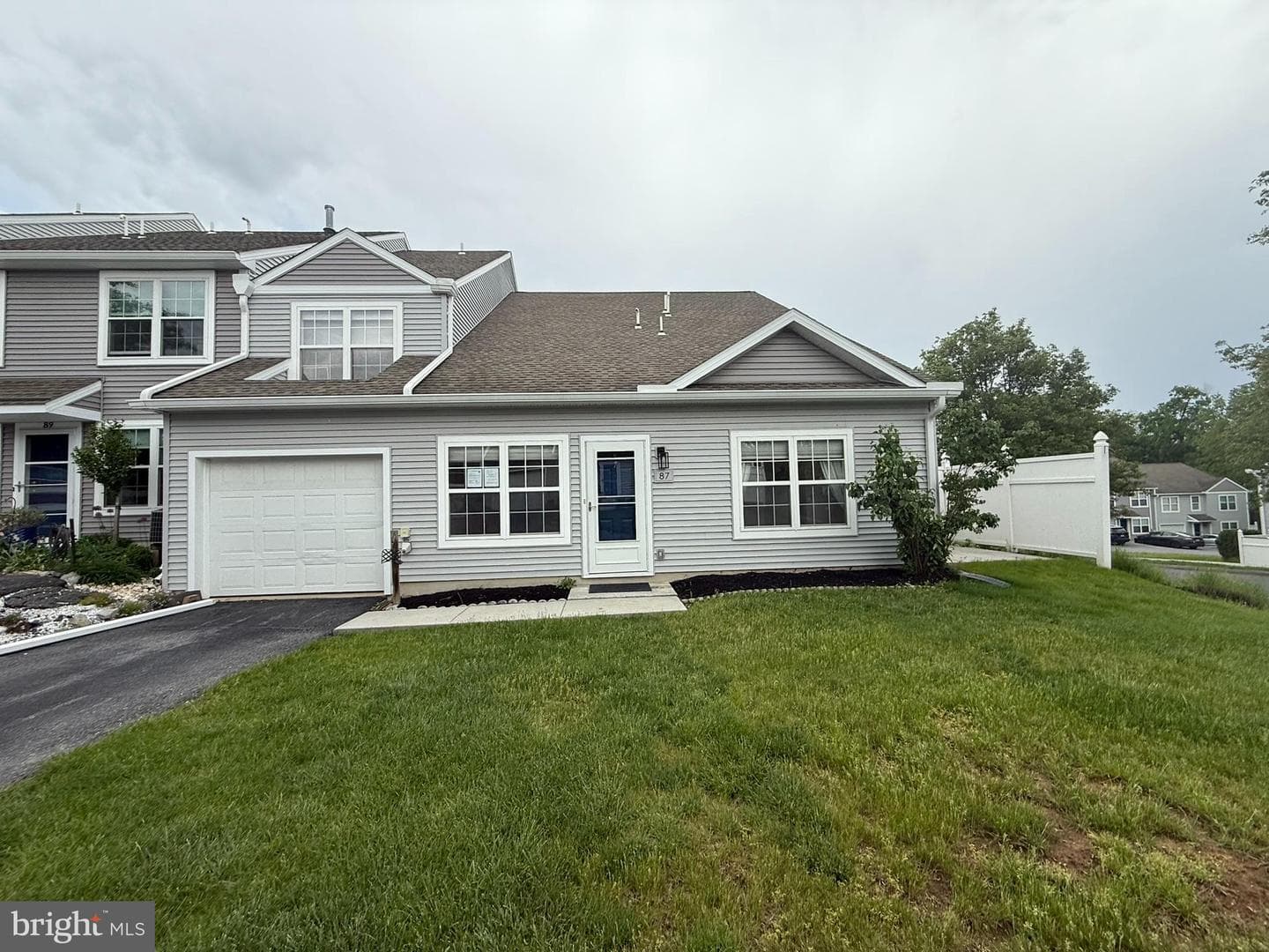 87 Courtyard Drive photo 4