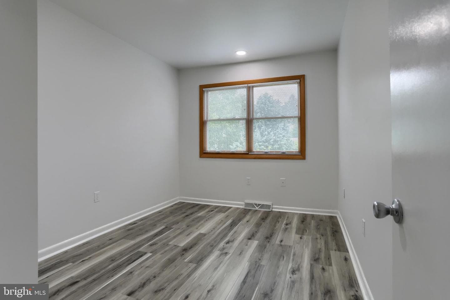 69 Drexel Place photo 24