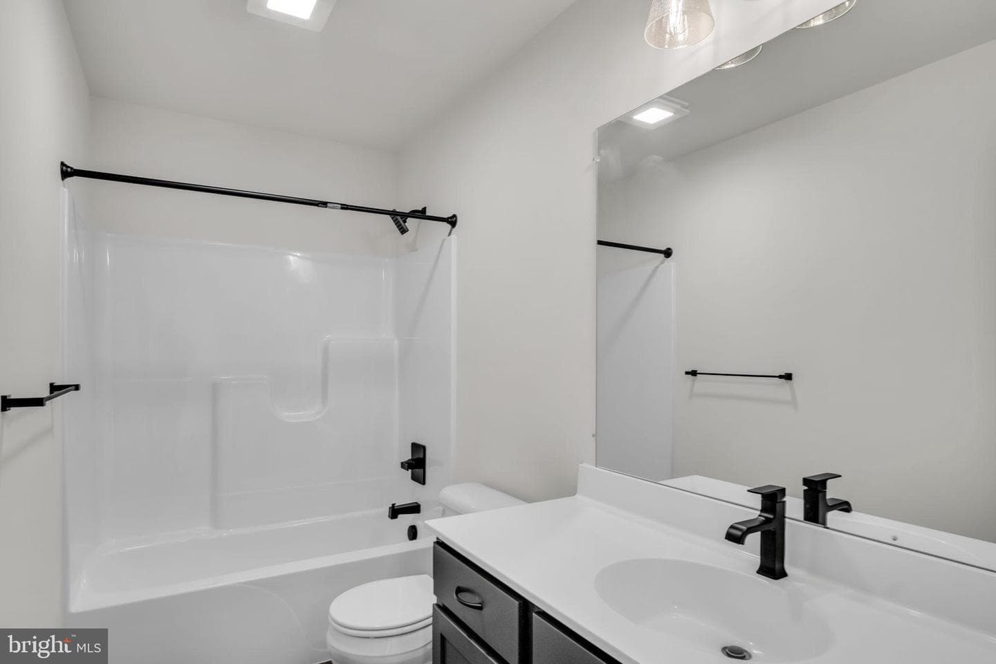 24 American Avenue photo 12
