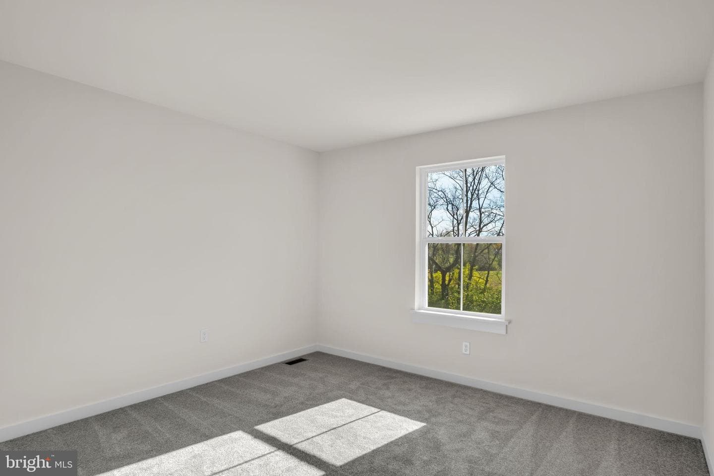 24 American Avenue photo 14