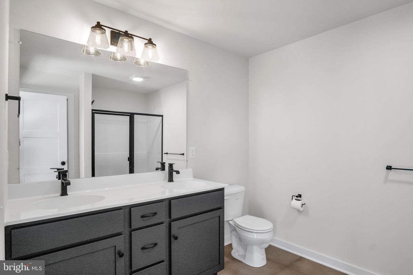 24 American Avenue photo 9
