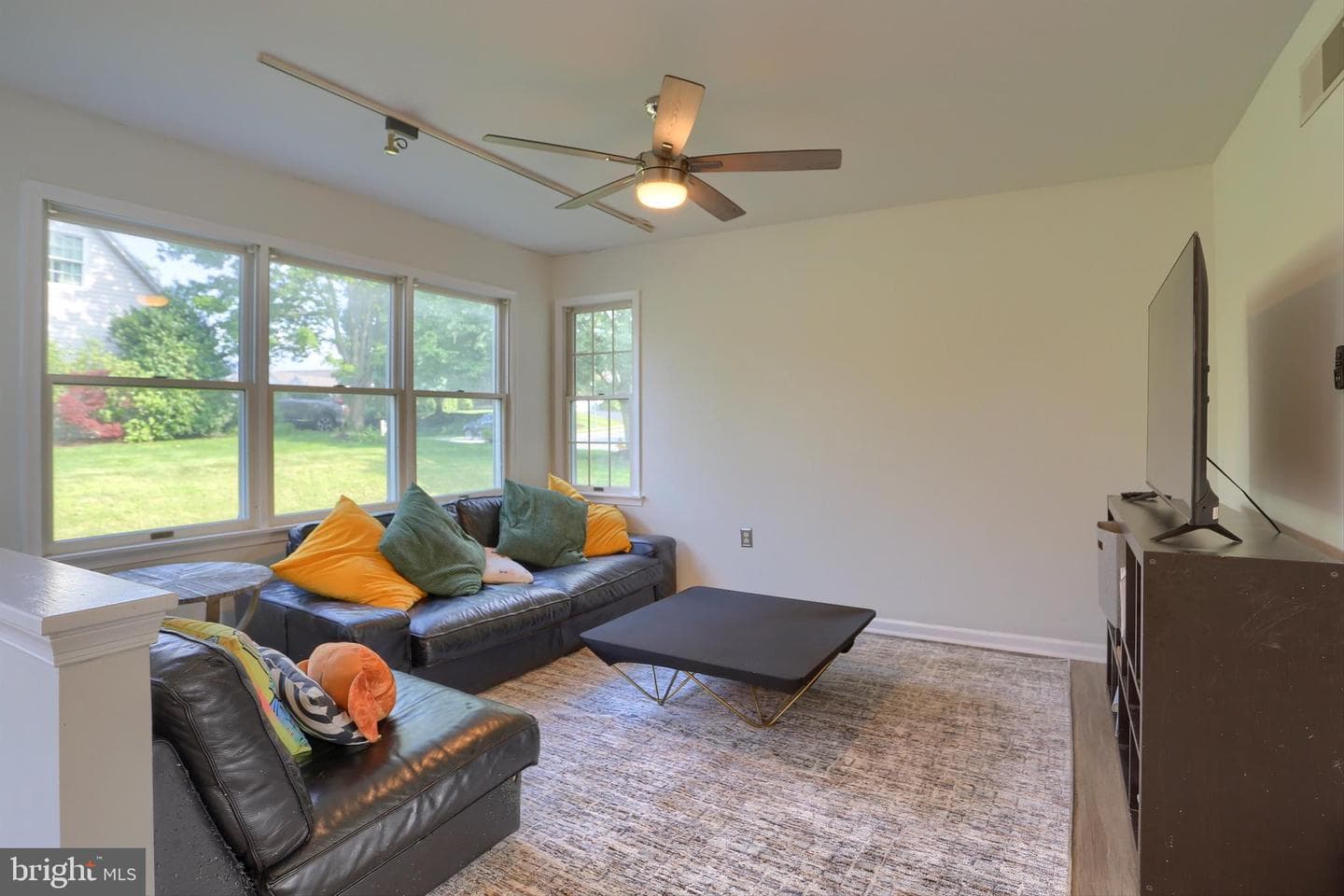 1 Grandview Court photo 10