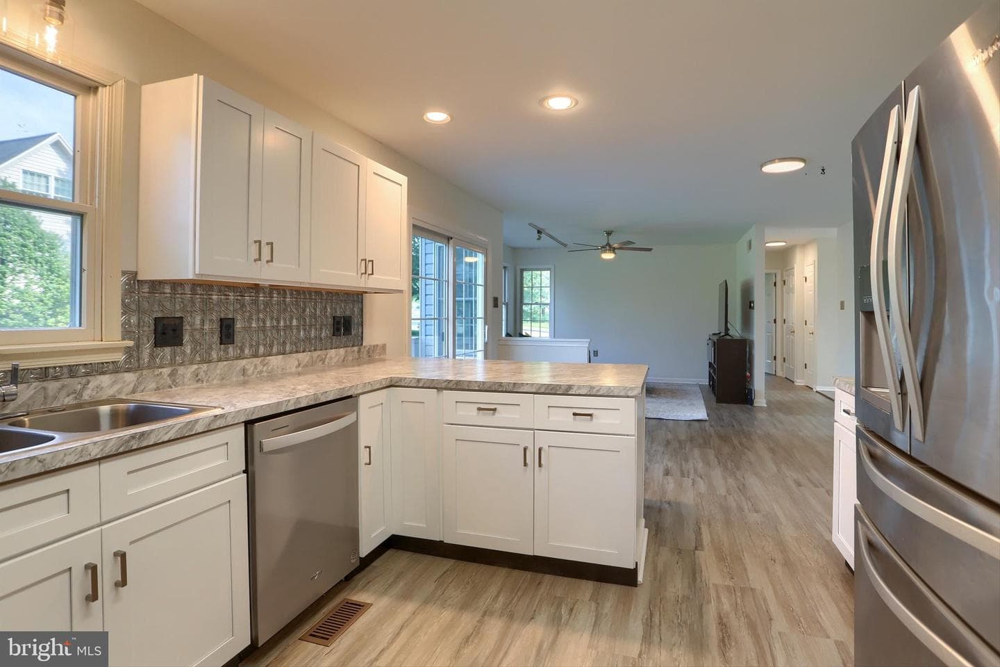 1 Grandview Court photo 14