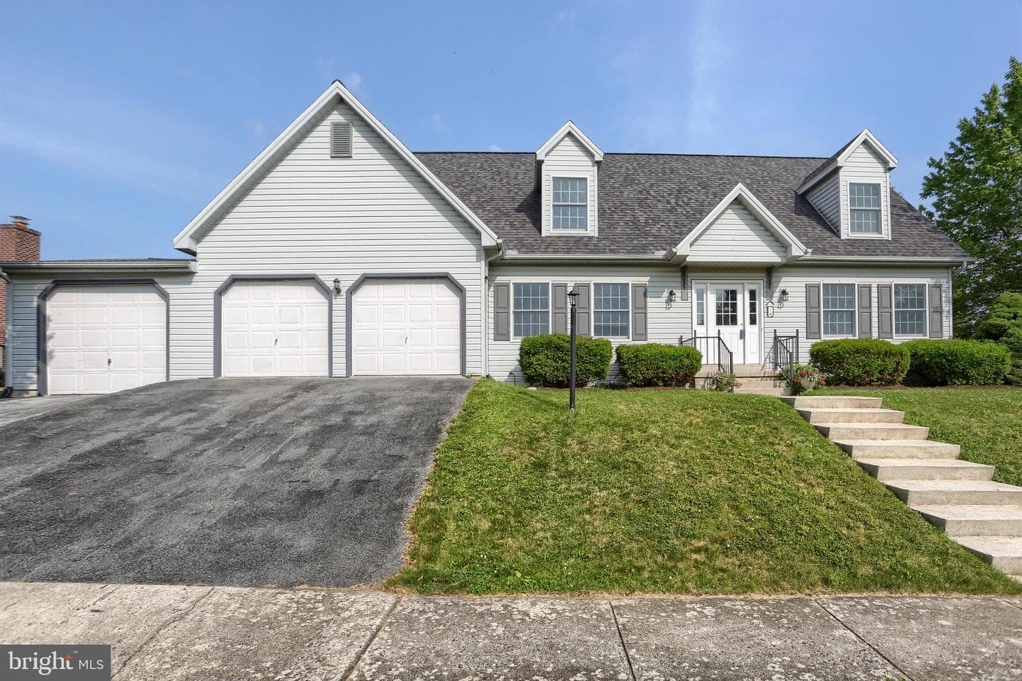 1 Grandview Court photo 2