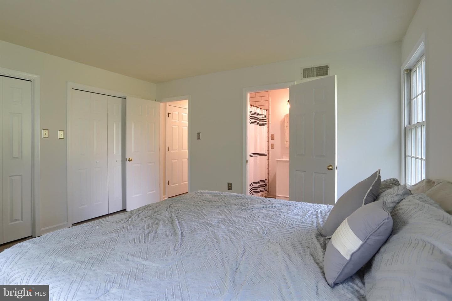 1 Grandview Court photo 20