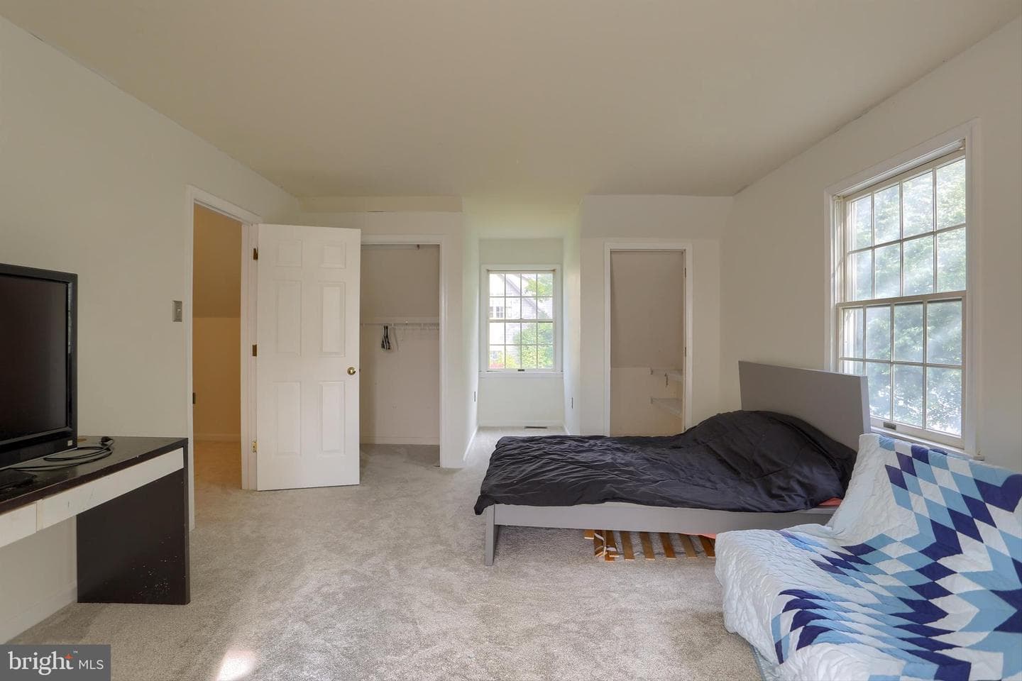1 Grandview Court photo 26