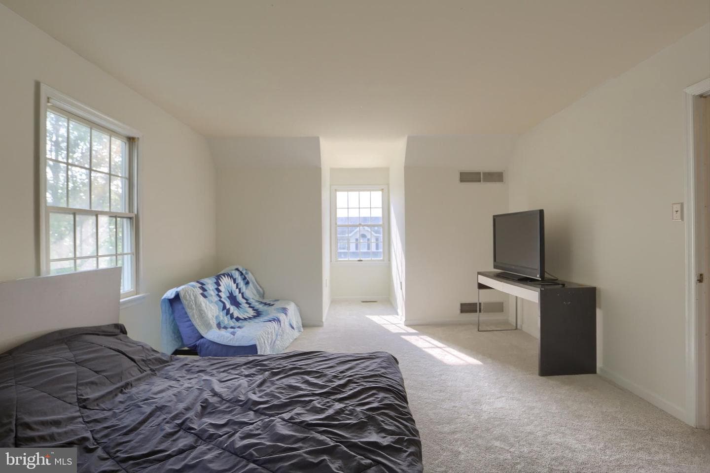 1 Grandview Court photo 27