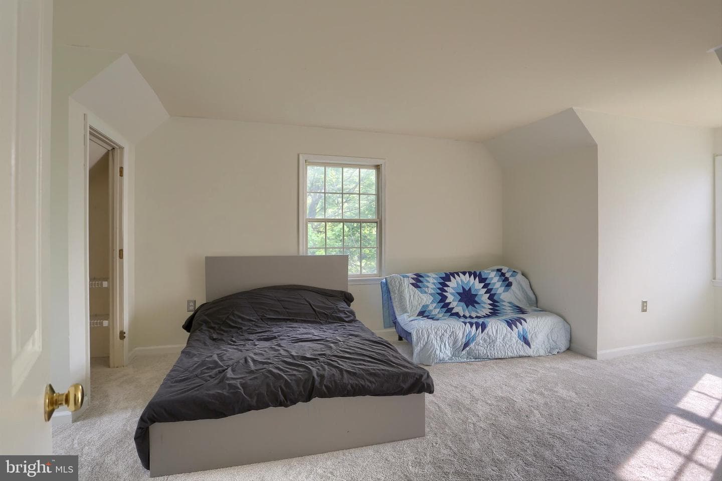 1 Grandview Court photo 28