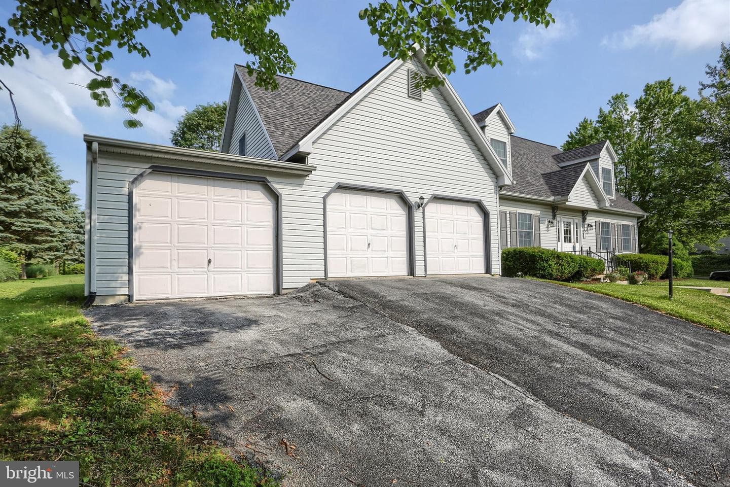 1 Grandview Court photo 3