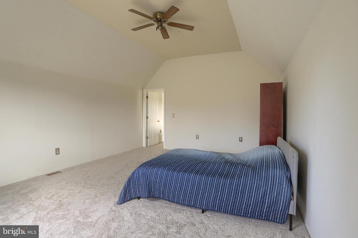 1 Grandview Court photo 31