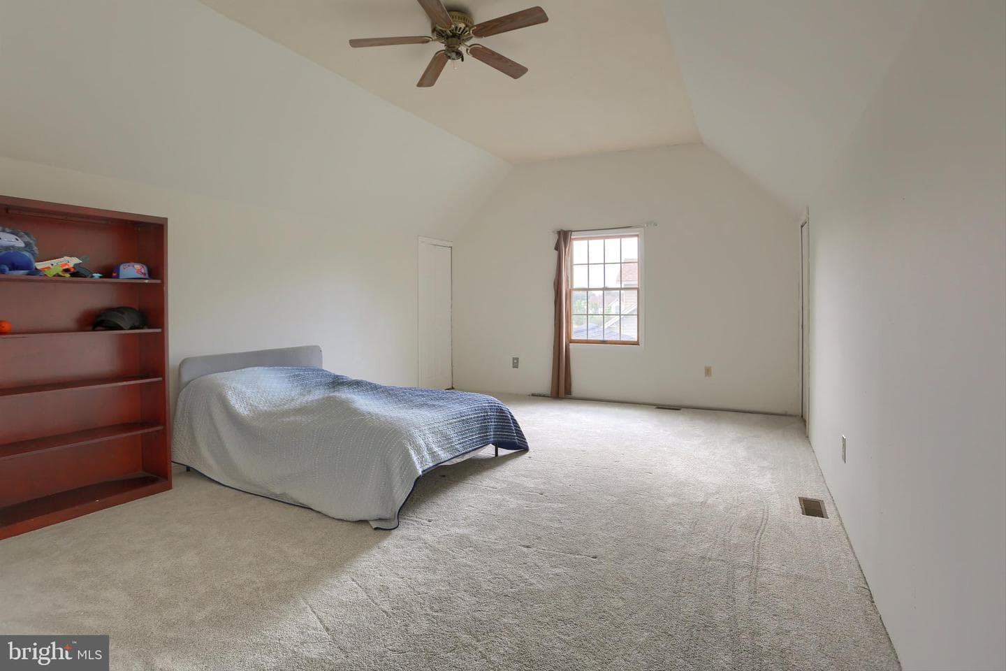 1 Grandview Court photo 32