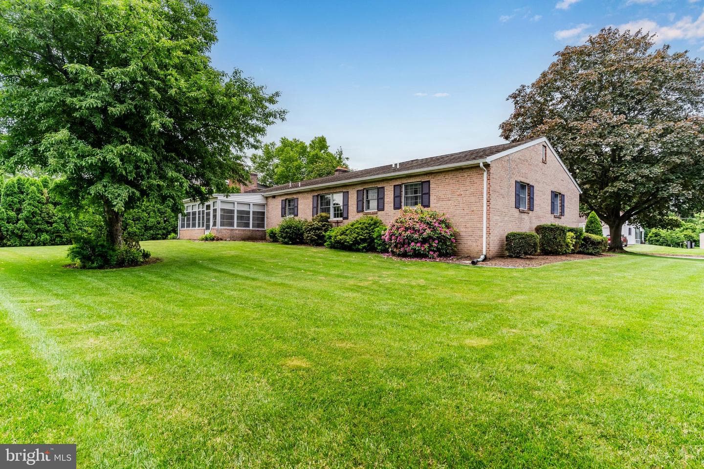 701 Robert Street photo 27