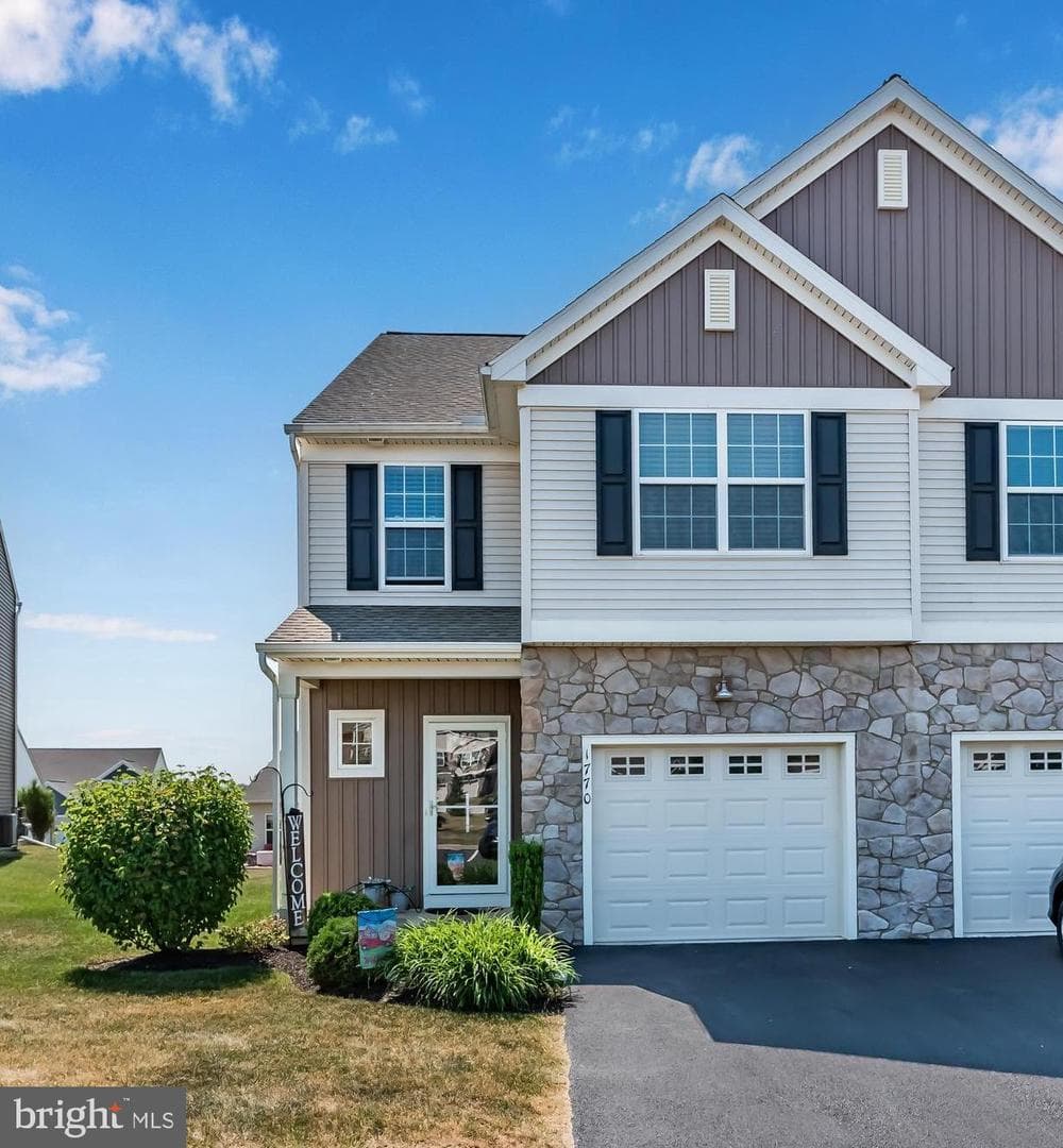 1770 Fairbank Lane photo 1