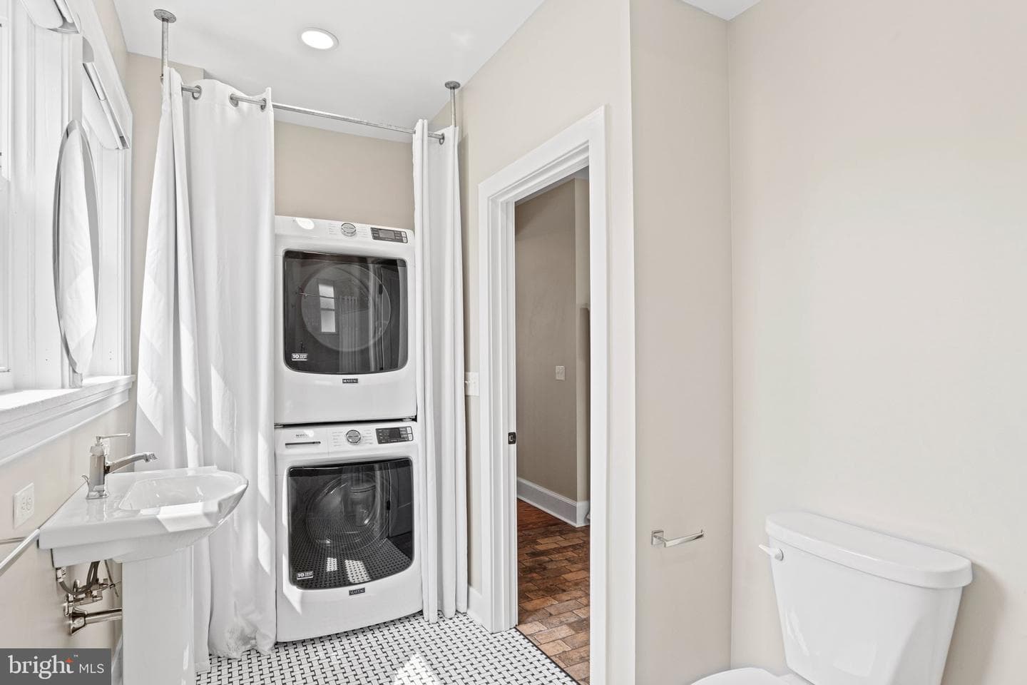 506 W High Street photo 17