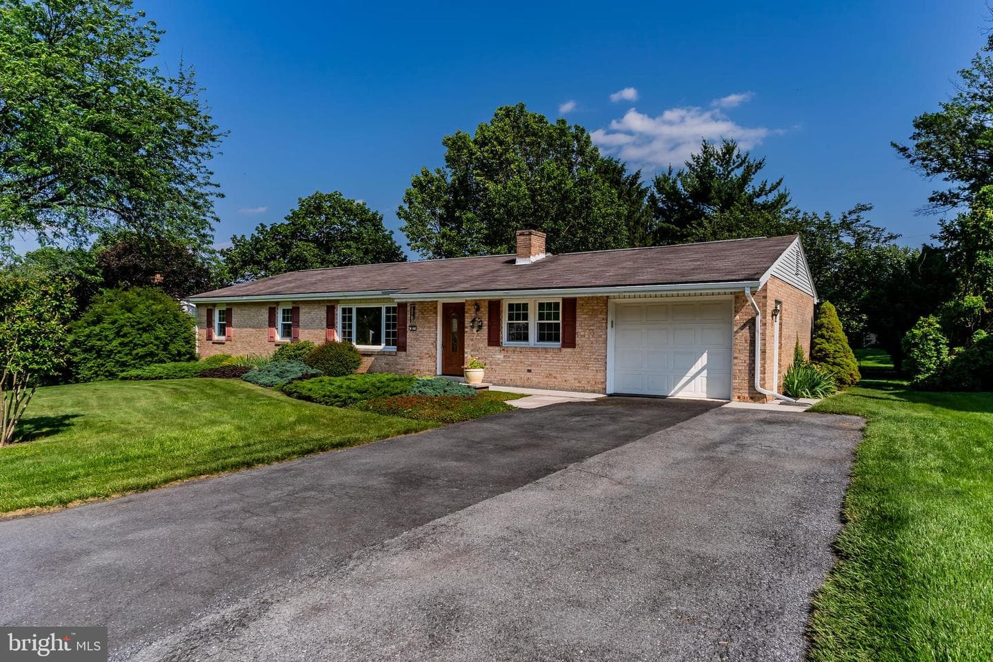127 Holly Drive photo 1