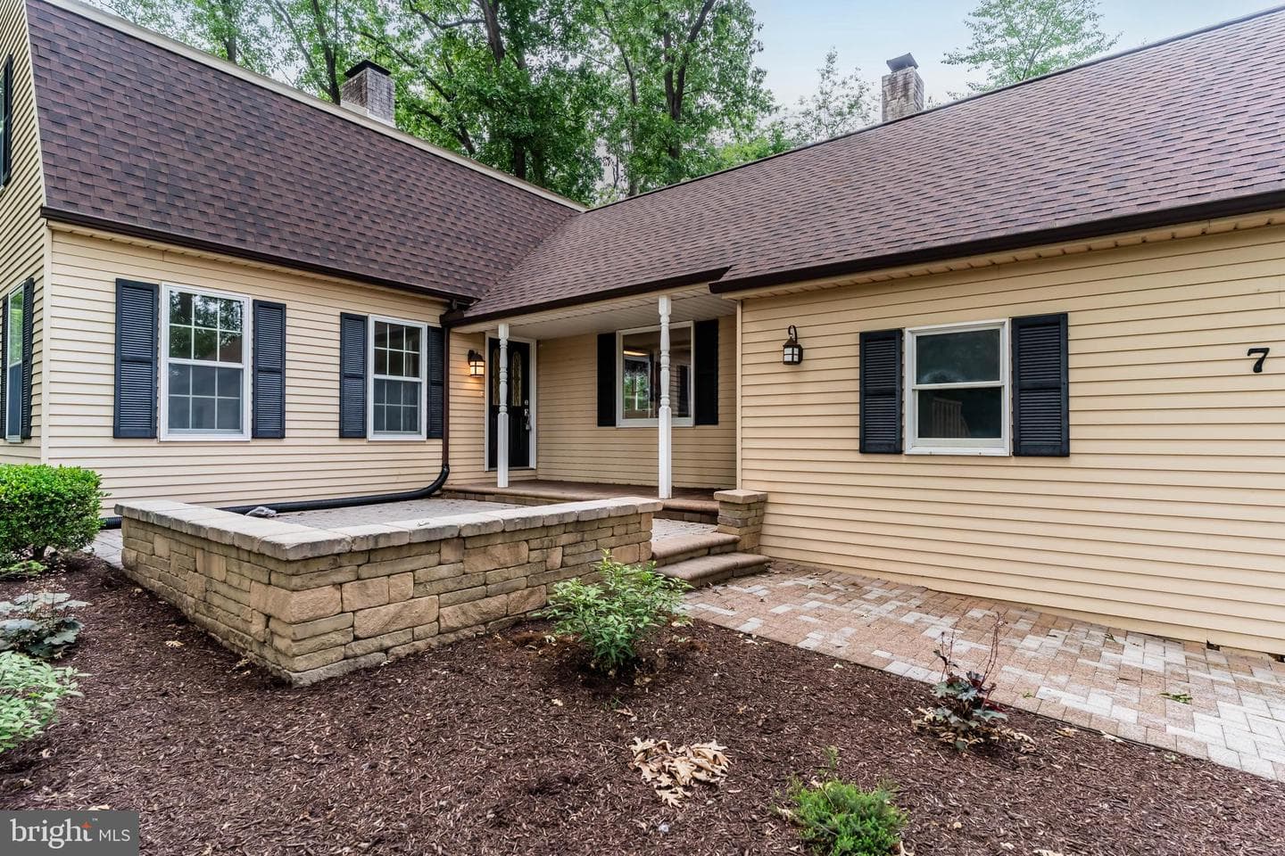7 Forest Lane photo 3