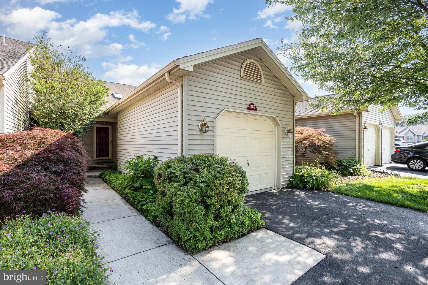 1455 Maplewood Drive photo 1