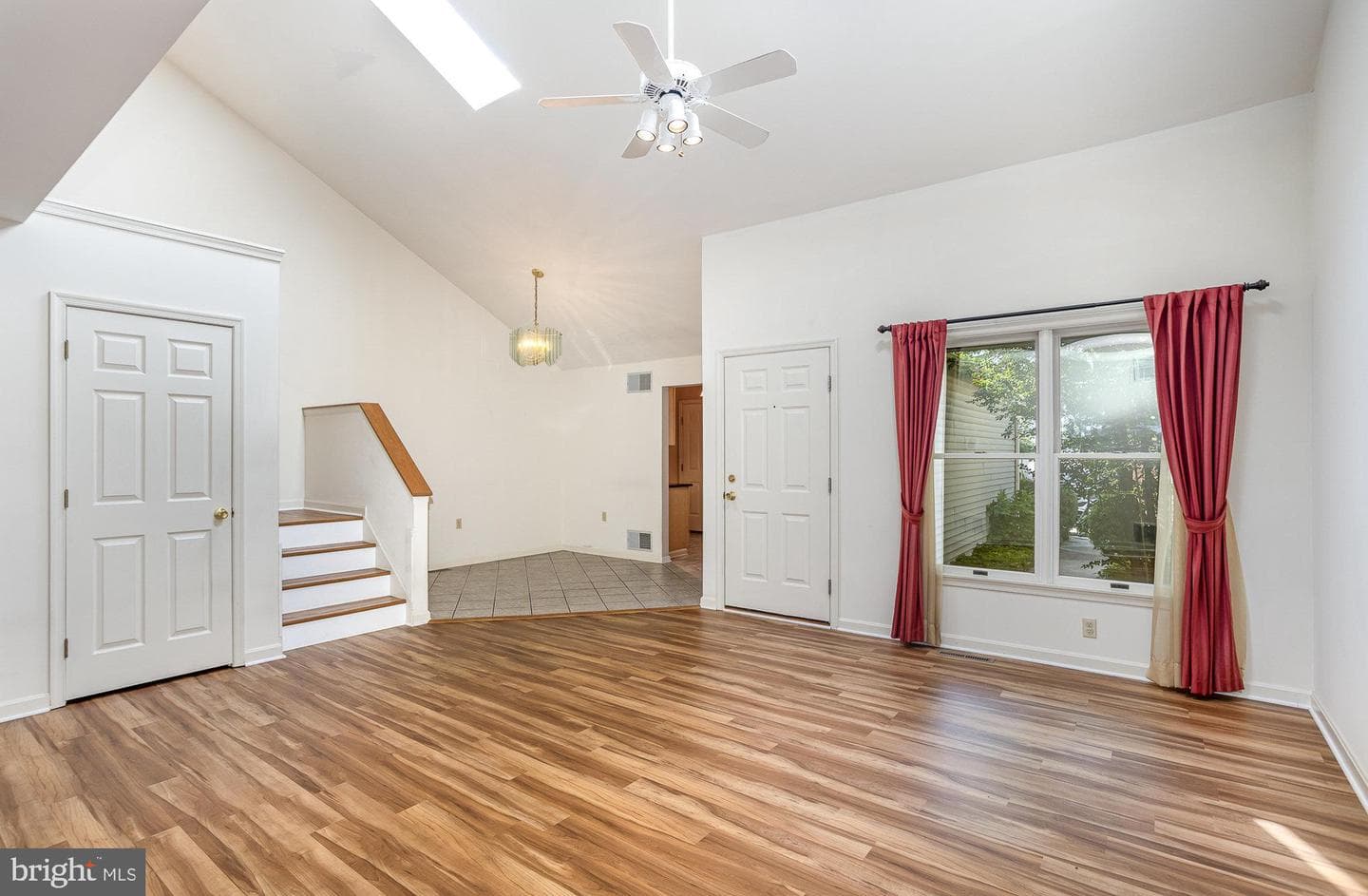 1455 Maplewood Drive photo 8