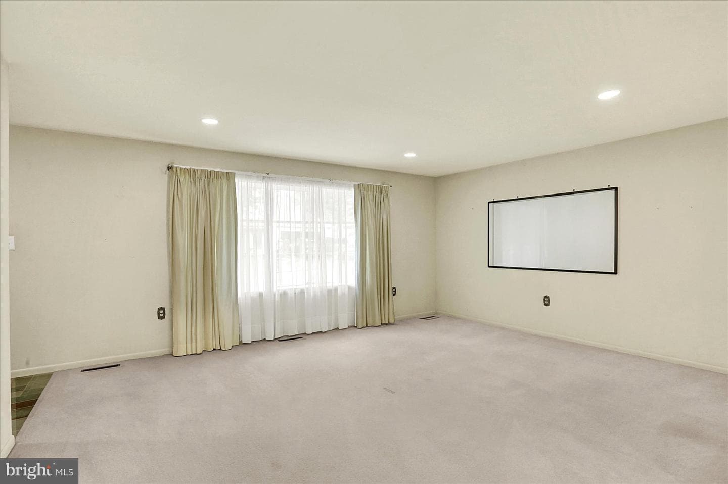 528 Fairway Drive photo 2