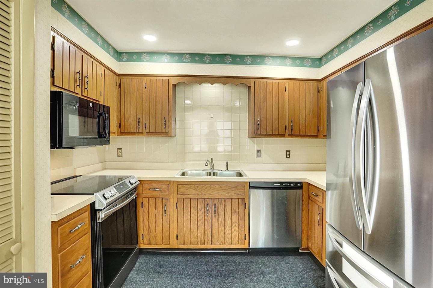 528 Fairway Drive photo 3