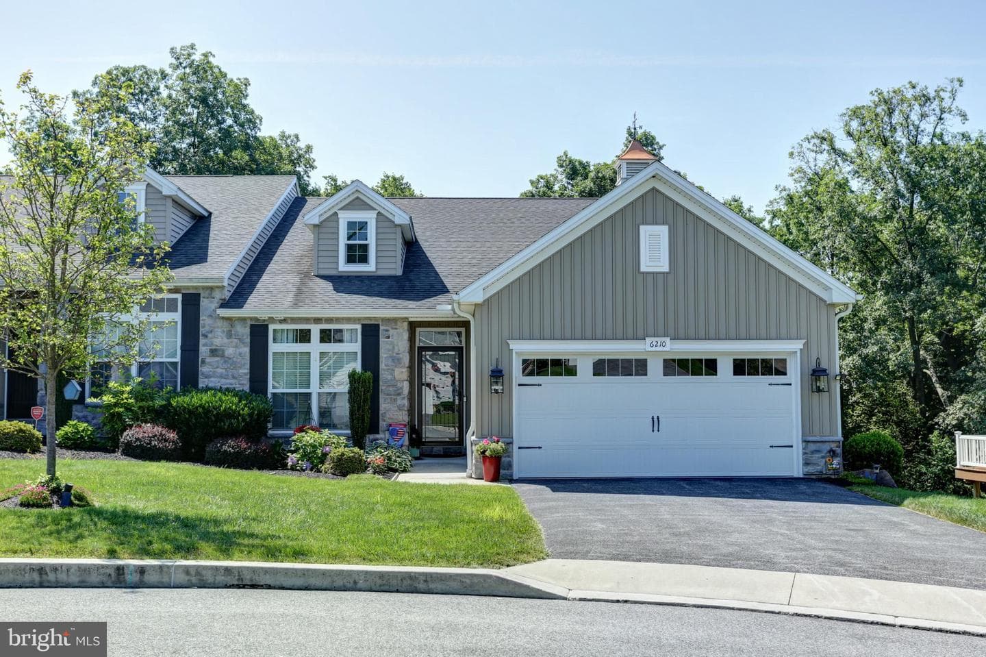 6210 Thornhill Lane photo 2