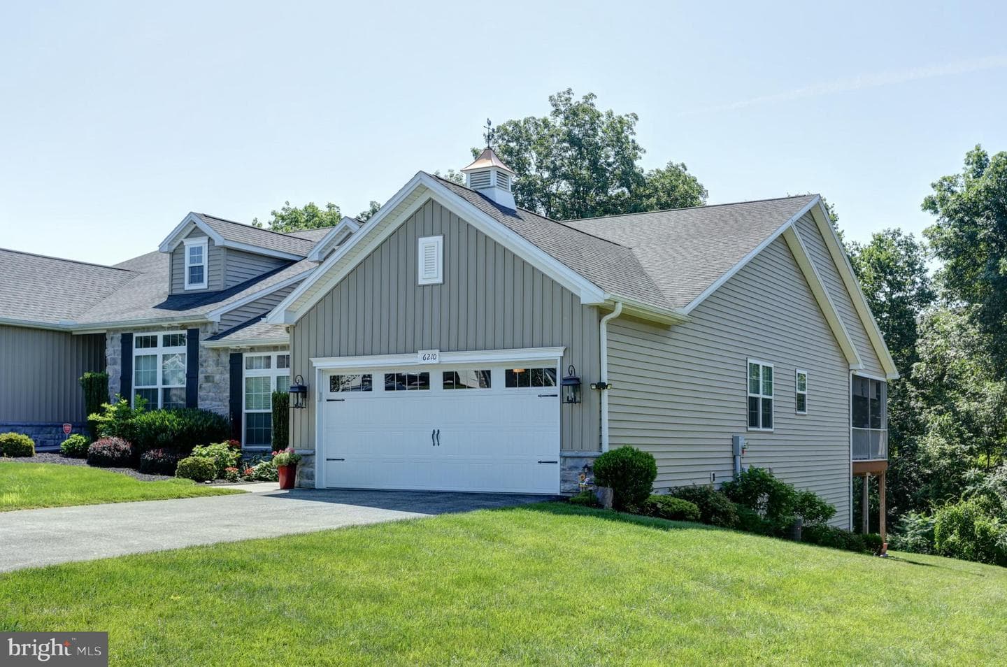 6210 Thornhill Lane photo 3