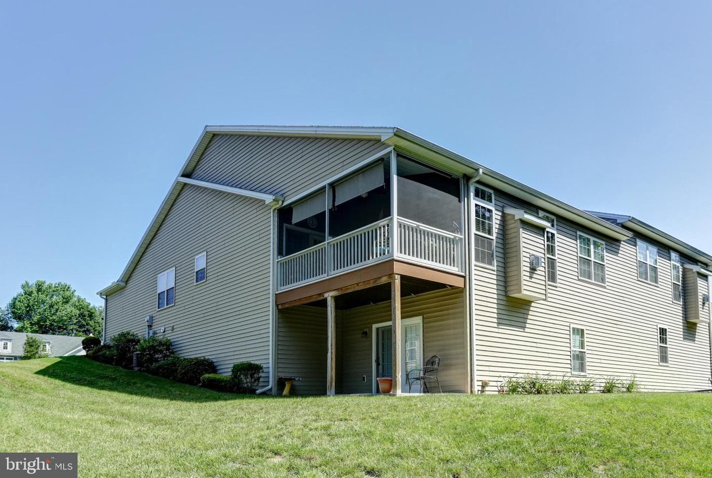 6210 Thornhill Lane photo 4